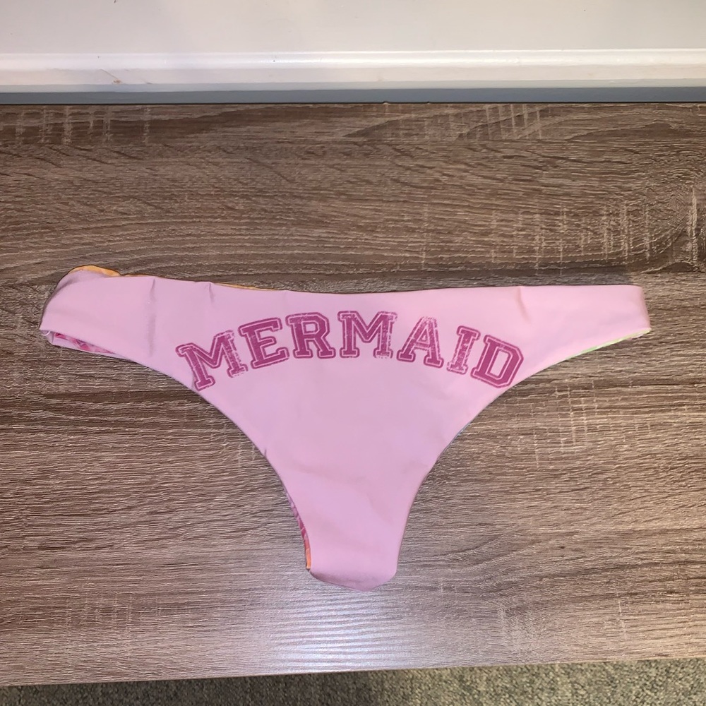 Reversible bikini bottoms